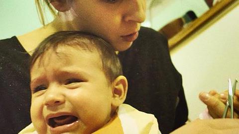 Πώς να κόψετε εύκολα τα νύχια του μωρού σας (video)