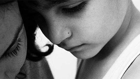 Φοβάμαι ότι ο 6,5 χρονών γιος μου εκδηλώνει ομοφυλοφιλικές τάσεις. Πώς να το χειριστώ;