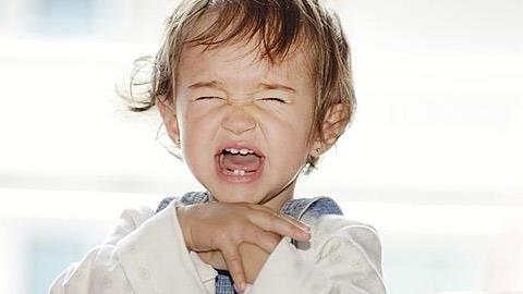 5 φράσεις που σταματούν το κλάμα και την γκρίνια των παιδιών