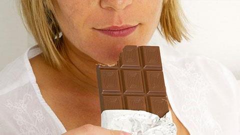 10 πράγματα που κάνουμε κρυφά από τα παιδιά μας