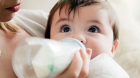 Πώς να σταματήσετε ομαλά τον θηλασμό