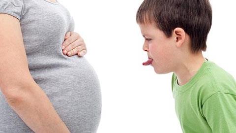 Ο 4 ετών γιος μου κάνει σαν μωρό –μήπως φταίει ότι περιμένω δεύτερο παιδί;