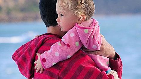 Ένας μπαμπάς προβληματίζεται: Η 3,5 ετών κόρη μου έχει πάθει πλήρη εξάρτηση από εμένα