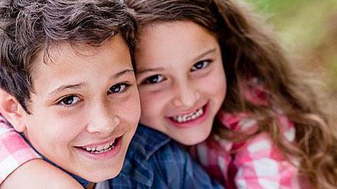 Όσοι έχουν αδελφή γίνονται πιο ευτυχισμένοι και κοινωνικοί, σύμφωνα με έρευνες!