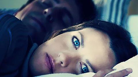 Tι σκέφτονται οι μαμάδες πριν κοιμηθούν