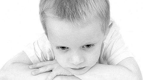 Γιατί ο 3,5 ετών γιος μου άρχισε να τραυλίζει μόλις πετάξαμε την πιπίλα και την πάνα;