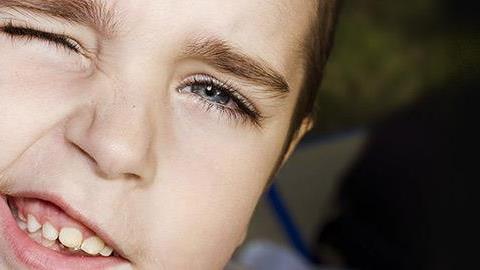 Παιδικά τικ: Πώς να τα αντιμετωπίσετε!