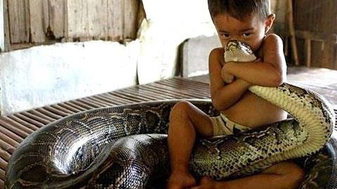 14 απίστευτες φωτογραφίες παιδιών με ασυνήθιστα κατοικίδια!