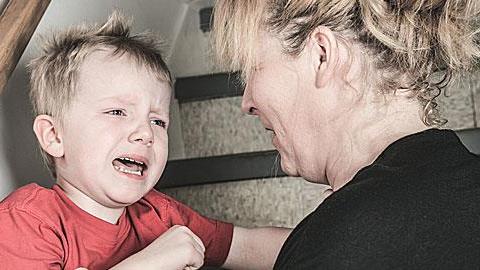 Φοβάμαι ότι από τις φωνές τραυμάτισα ψυχολογικά το παιδί μου