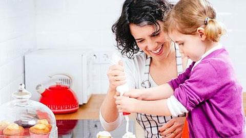 8 δραστηριότητες που θα σας φέρουν πιο κοντά με την κόρη σας