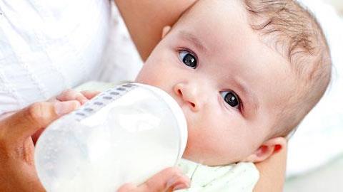 «Πόλεμος» για το βρεφικό γάλα
