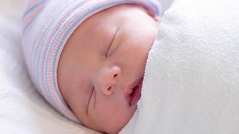 Είναι επικίνδυνο το φάσκιωμα του μωρού;