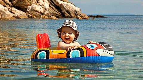 Το πρώτο του μπάνιο: Όσα πρέπει να ξέρετε