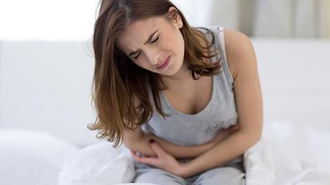 Γιατί «υποφέρετε» όταν έχετε περίοδο και πώς να το αντιμετωπίσετε