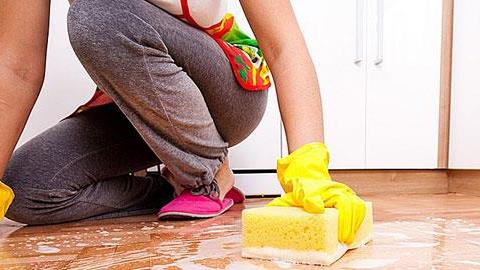 8 σημάδια που δείχνουν ότι είστε μανιακή με την καθαριότητα