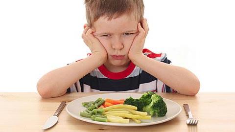 Ο 4 ετών γιος μου αρνείται να φάει τροφές σε στερεά μορφή