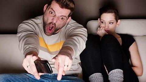 10 αντρικές συνήθειες που εκνευρίζουν κάθε γυναίκα!