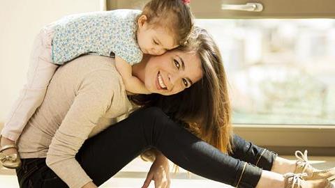 Πώς είναι να γίνεσαι μαμά σε μικρή ηλικία