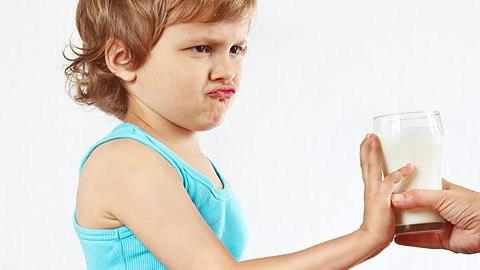 Πώς να αναπληρώσει το παιδί το ασβέστιο αν δεν πίνει γάλα