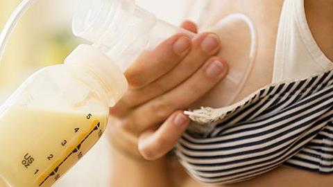 Μητέρα που έχασε το μωρό της δώρισε 350 λίτρα μητρικού γάλακτος!