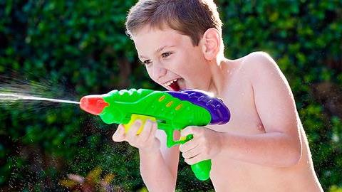 10 διασκεδαστικά παιχνίδια με το νερό