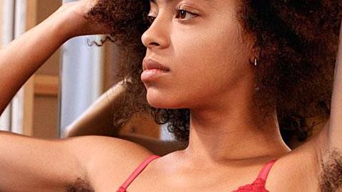 Γυναίκες με ατέλειες πρωταγωνιστούν σε καμπάνια εταιρείας εσωρούχων