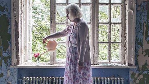 Η μοναξιά των γηρατειών μέσα από 7 «δυνατές» φωτογραφίες