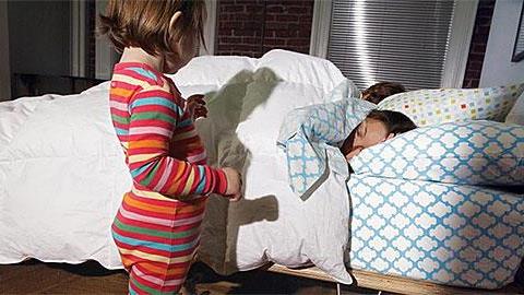 Η 25 μηνών κόρη μου ξαφνικά θέλει να κοιμάται μόνο μαζί μας