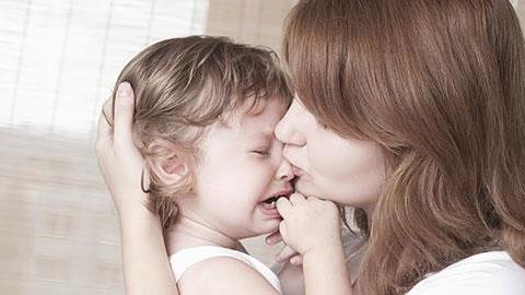 Το μωρό μου κλαίει όταν πάμε να το πάρουμε αγκαλιά