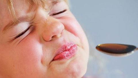 Πώς να κάνετε το παιδί να πάρει το φάρμακό του