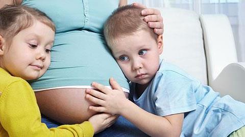 Πώς είναι πραγματικά να κάνεις τρίτο παιδί