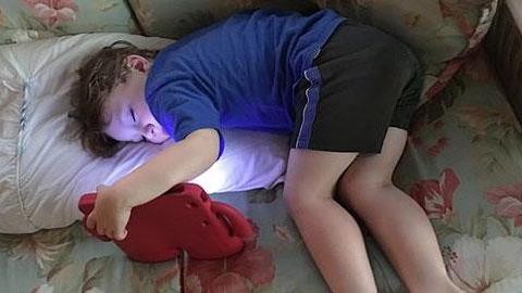 Ύπνος με τα παιδιά: 10 φωτογραφίες που μόνο οι γονείς θα καταλάβουν