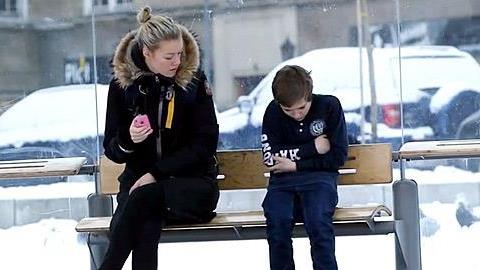 Όταν ένα παιδί έχει ανάγκη από βοήθεια: Ένα βίντεο ανθρωπιάς που πρέπει να δείτε