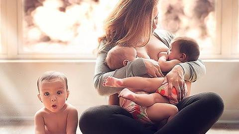 15 ρεαλιστικές φωτογραφίες μαμάδων που θηλάζουν