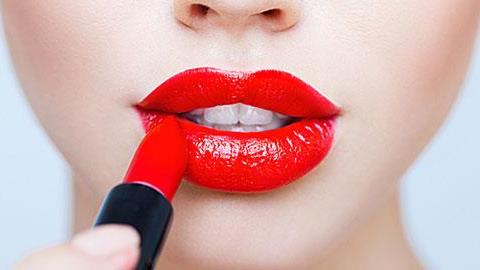 Τα λάθη που κάνετε όταν βάφετε τα χείλη σας
