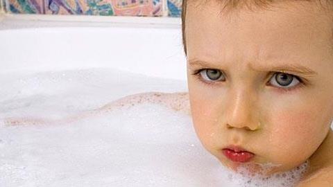 Πόσο συχνά πρέπει να κάνουμε μπάνιο τα παιδιά 