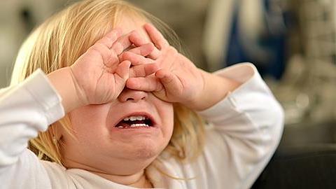 Η 2 ετών κόρη μου ξυπνά πάντα με κλάματα και φωνές