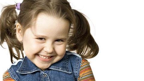 Πώς θα κάνω την 3 ετών κόρη μου να μην πιάνει διαρκώς το «πιπί» της;