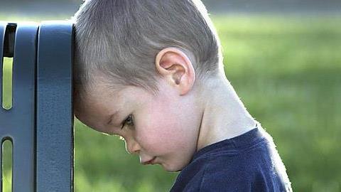 Πώς μεγαλώνουμε δυστυχισμένα παιδιά χωρίς να το καταλάβουμε