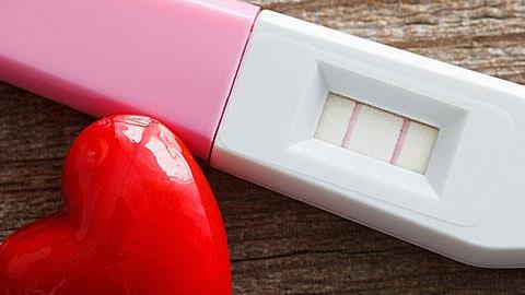 Μπορώ να μείνω έγκυος ενώ είμαι σε πρόωρη εμμηνόπαυση;