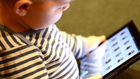 Μάθετε τι είναι ο κανόνας «3-6-9-12» για τα παιδιά και τις οθόνες