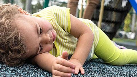 Τι να κάνω αν το παιδί χτυπήσει στο κεφάλι;