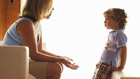 Η αντίδραση αυτής της μαμάς στο ξέσπασμα θυμού του γιου της είναι ένα μάθημα για όλους!