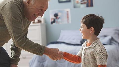 Πώς να μεγαλώσετε παιδιά με σωστούς τρόπους