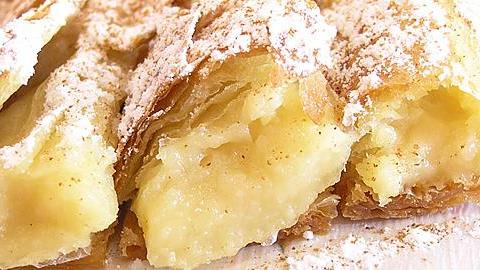 Πώς να φτιάξετε την τέλεια σπιτική μπουγάτσα