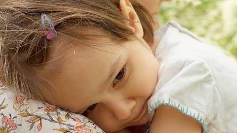 Το παιδί μου είναι προσκολλημένο πάνω μου. Τι να κάνω;