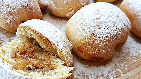 Εύκολη συνταγή για αφράτα, νηστίσιμα μηλοπιτάκια