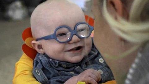 Η αντίδραση του μωρού που είδε για πρώτη φορά τη μαμά του θα σας συγκινήσει!