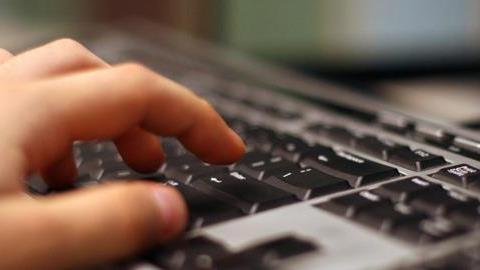 Πώς να προστατεύσετε τα παιδιά από τους κινδύνους του ίντερνετ