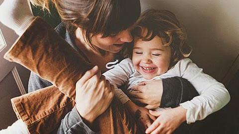 Ποια είναι η κατάλληλη νονά για το παιδί